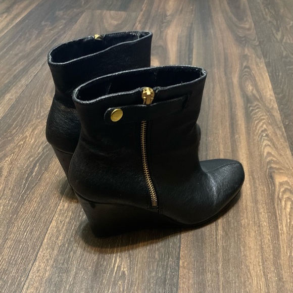 Chinese Laundry Leather Black Wedge Bootie w/ Side Zip, Size 7.5/38 - Picture 3 of 11